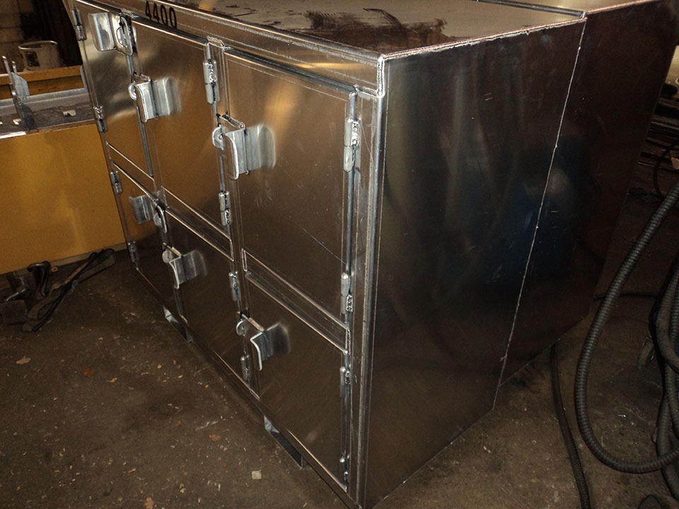 6-Door Aluminum Cabinet – photo 4