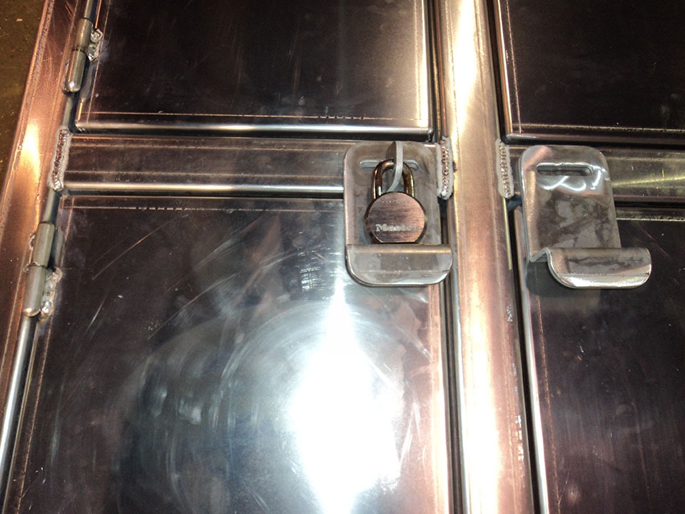 6-Door Aluminum Cabinet – photo 1