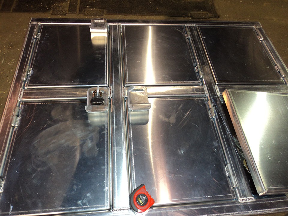 6-Door Aluminum Cabinet – photo 2